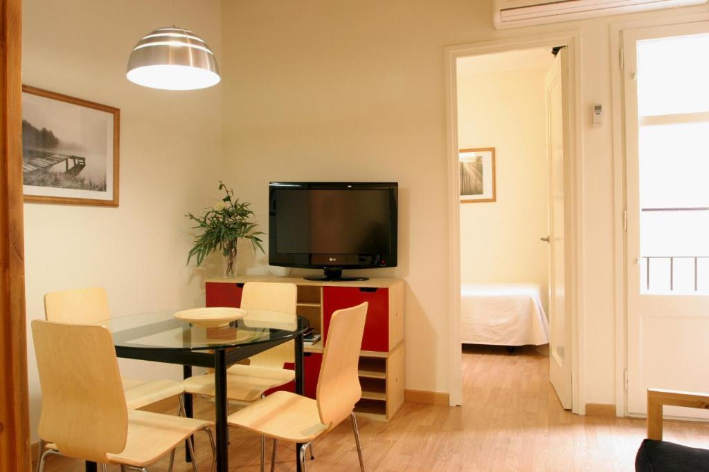 バルセロナアパルタメントス アティカアパートメント 部屋 写真